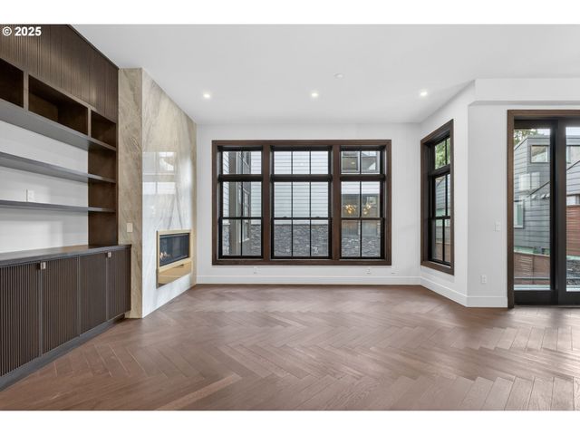 21 D Ave 5, Lake Oswego, OR 97034