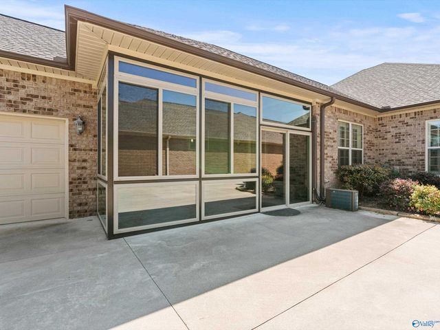 25390 Castlebury Drive, Athens, AL 35613
