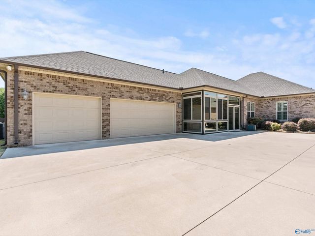25390 Castlebury Drive, Athens, AL 35613