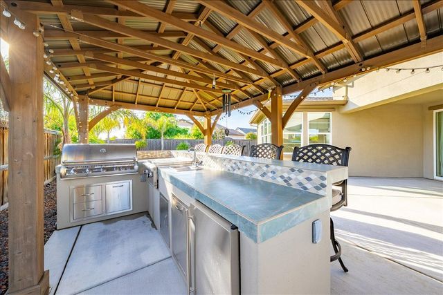 724 Salters Ct, Roseville, CA 95747