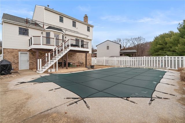 14 Autumnwood Ct, Plum Boro, PA 15239