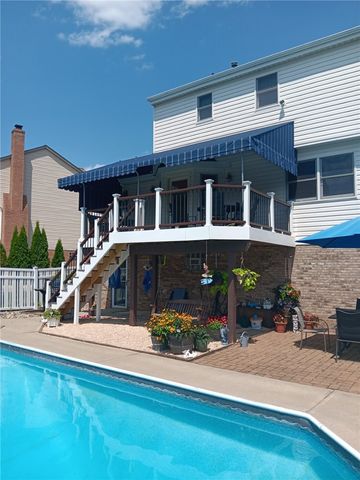 14 Autumnwood Ct, Plum Boro, PA 15239