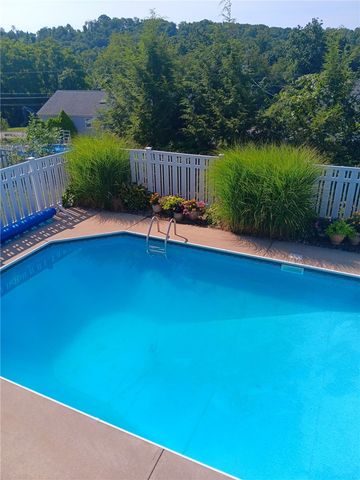 14 Autumnwood Ct, Plum Boro, PA 15239