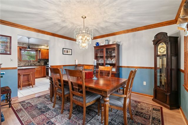 14 Autumnwood Ct, Plum Boro, PA 15239