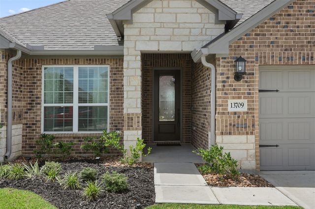 13709 Gaff Rig Drive, Texas City, TX 77510