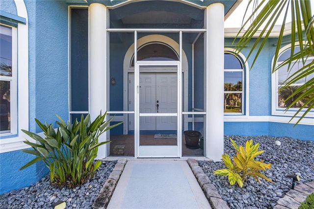 812 McArthur AVE, Lehigh Acres, FL 33936