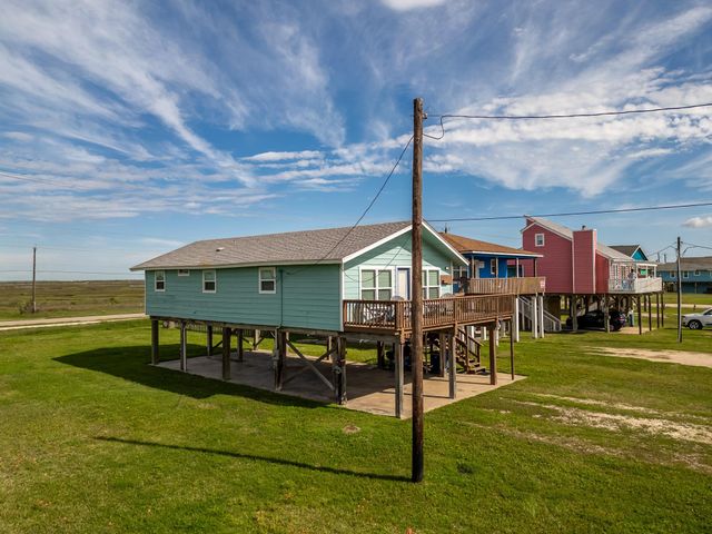 2715 Swan Court, Surfside Beach, TX 77541