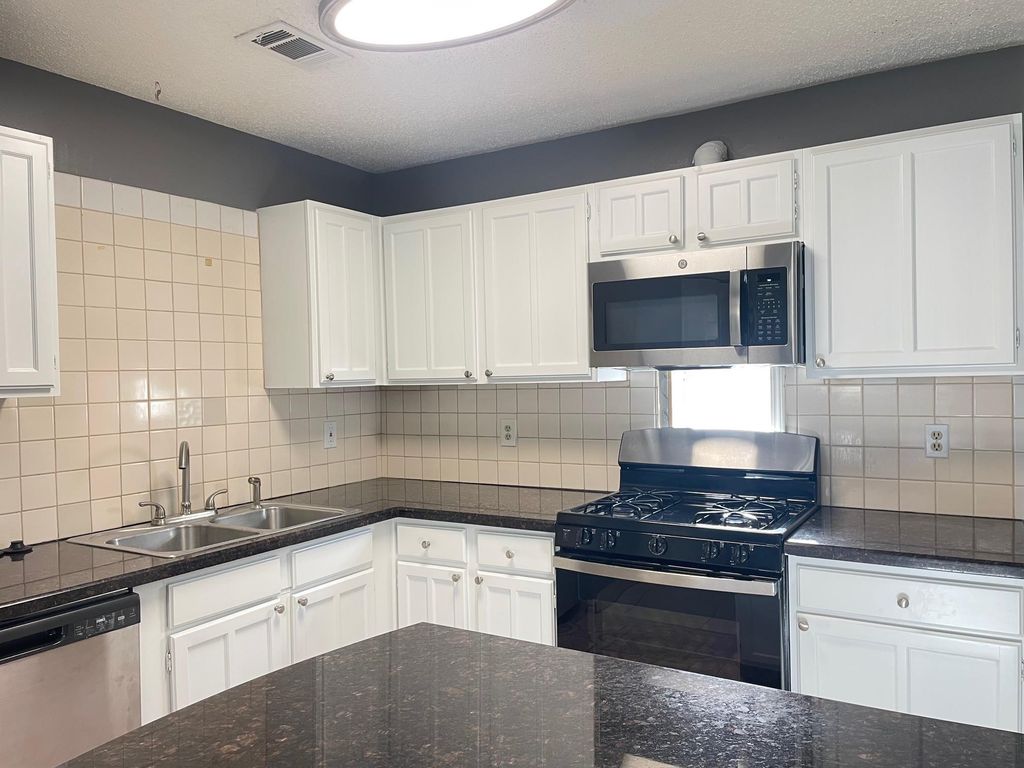 15807 Beechnut Street, Houston, TX 77083