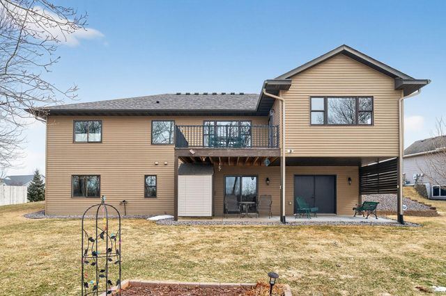 2675 Davis Street S, Cambridge, MN 55008