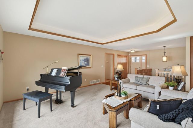 2675 Davis Street S, Cambridge, MN 55008