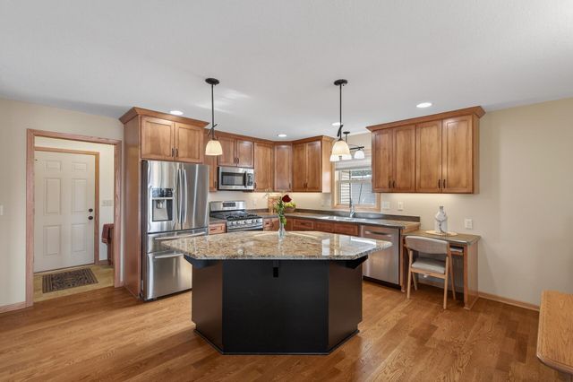 2675 Davis Street S, Cambridge, MN 55008