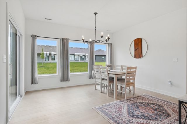 2305 N TRAVELLER DR, Columbia, MO 65202