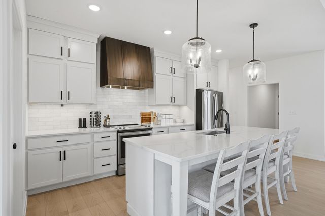 2305 N TRAVELLER DR, Columbia, MO 65202