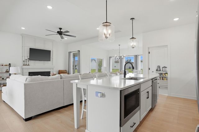 2305 N TRAVELLER DR, Columbia, MO 65202