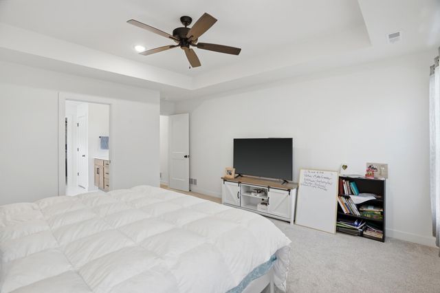2305 N TRAVELLER DR, Columbia, MO 65202