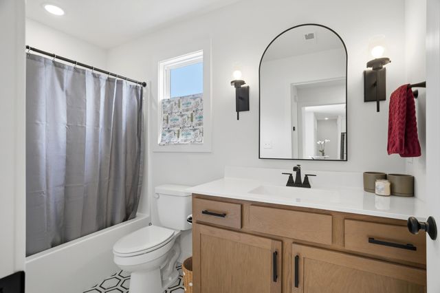 2305 N TRAVELLER DR, Columbia, MO 65202