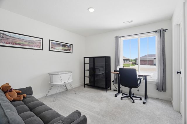 2305 N TRAVELLER DR, Columbia, MO 65202