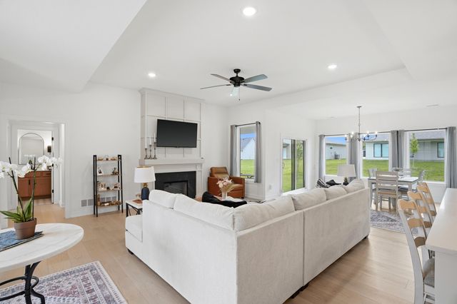 2305 N TRAVELLER DR, Columbia, MO 65202