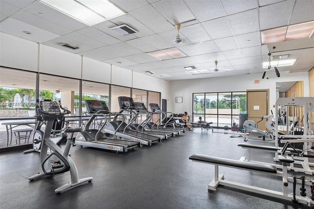 20335 W Country Club Dr 1608, Aventura, FL 33180