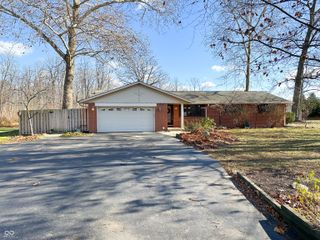 645 Sycamore Court, Zionsville, IN 46077