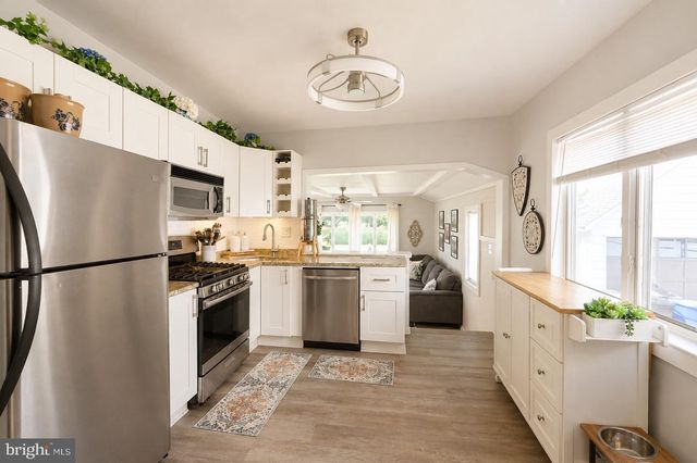 216 VIRGINIA AVE, Audubon, NJ 08106