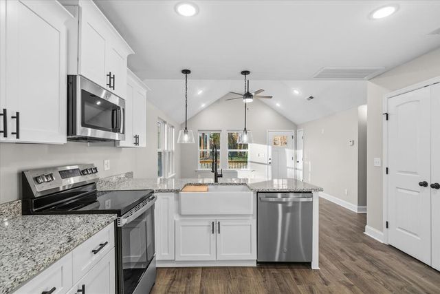 112 Robinhood Dr, Dalton, GA 30721