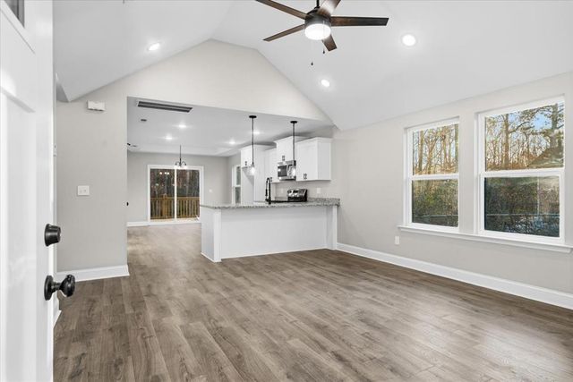 112 Robinhood Dr, Dalton, GA 30721