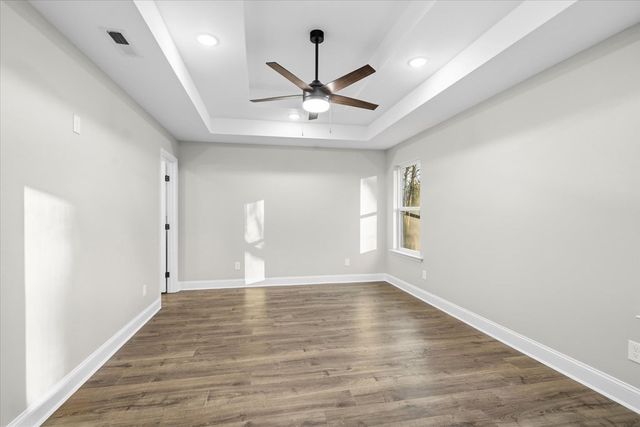 112 Robinhood Dr, Dalton, GA 30721