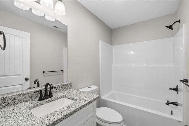 112 Robinhood Dr, Dalton, GA 30721