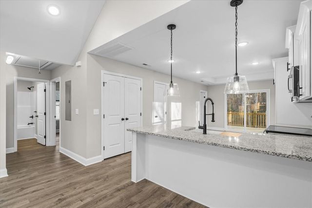 112 Robinhood Dr, Dalton, GA 30721