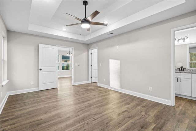 112 Robinhood Dr, Dalton, GA 30721