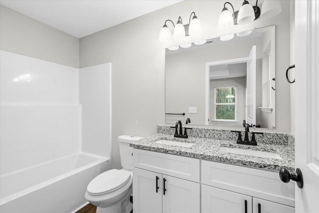 112 Robinhood Dr, Dalton, GA 30721