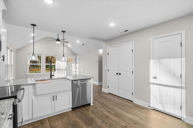 112 Robinhood Dr, Dalton, GA 30721