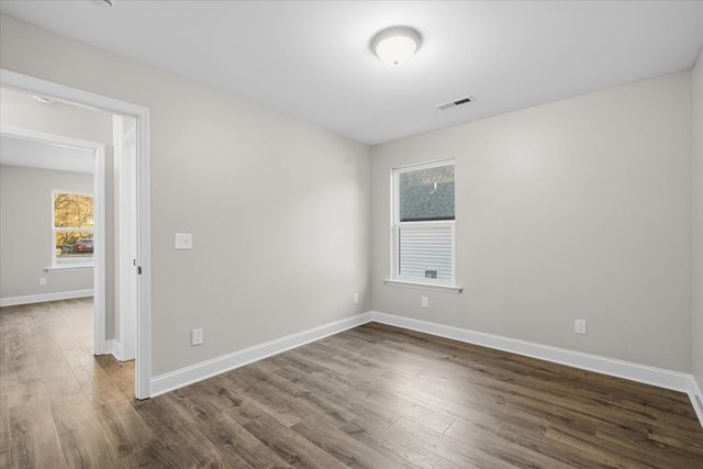 112 Robinhood Dr, Dalton, GA 30721