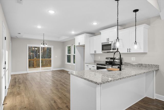 112 Robinhood Dr, Dalton, GA 30721