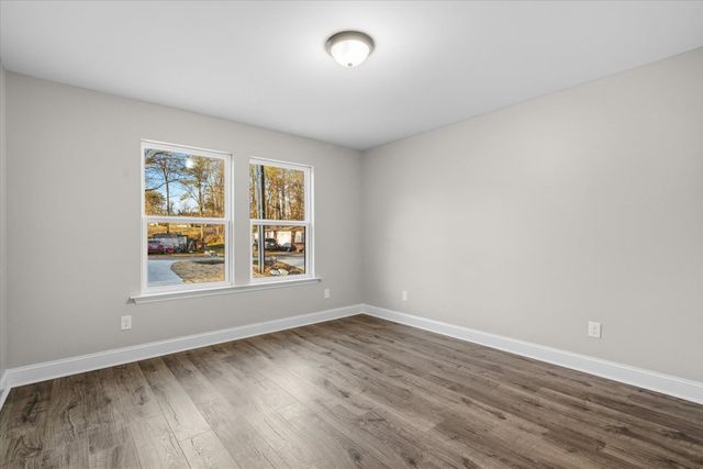 112 Robinhood Dr, Dalton, GA 30721