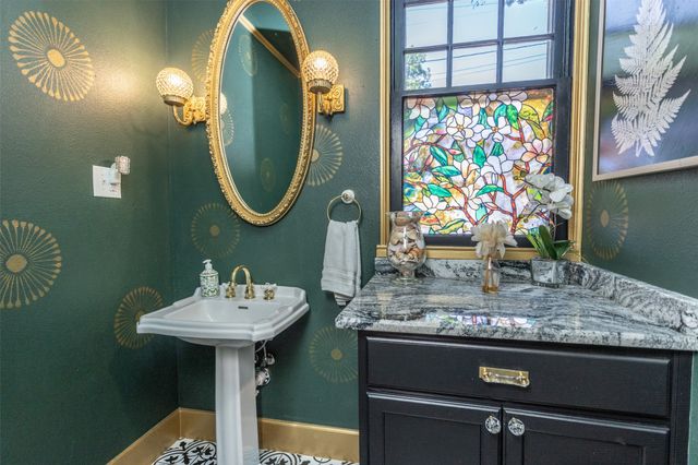 319 S Denton Street, Gainesville, TX 76240