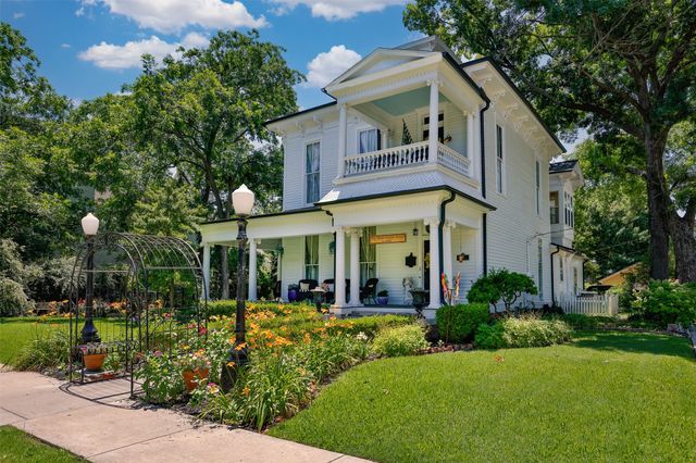 319 S Denton Street, Gainesville, TX 76240