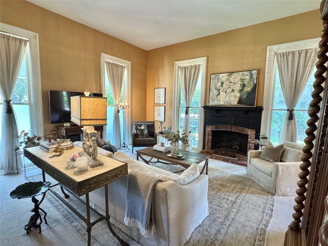 319 S Denton Street, Gainesville, TX 76240