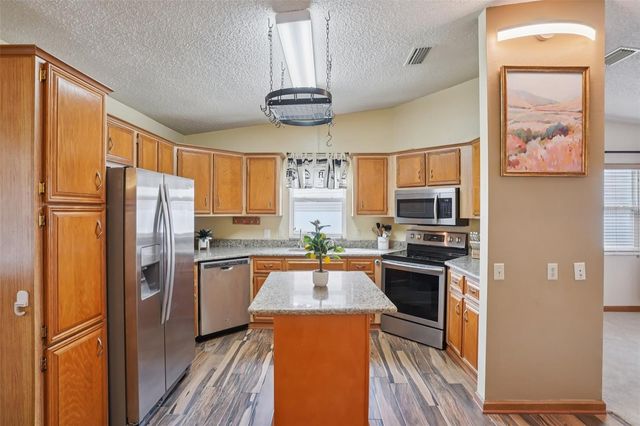 1833 W SCHWARTZ BOULEVARD, The Villages, FL 32159