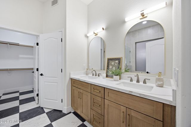 1645 E ORANGEWOOD Street, Gilbert, AZ 85296