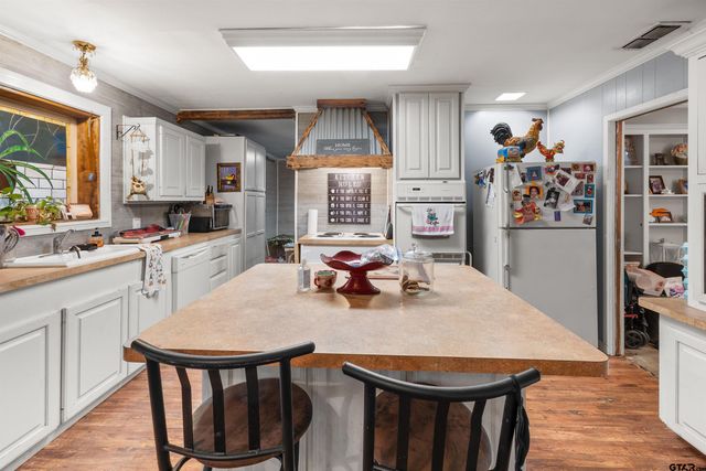 2510 Wychelm Dr, Kilgore, TX 75662