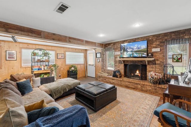 2510 Wychelm Dr, Kilgore, TX 75662