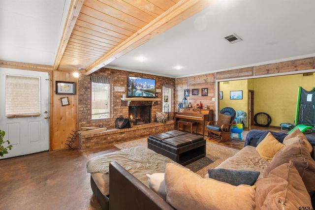 2510 Wychelm Dr, Kilgore, TX 75662