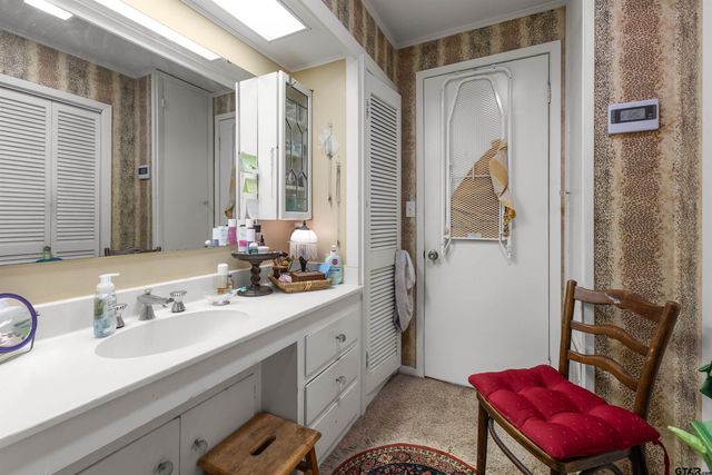 2510 Wychelm Dr, Kilgore, TX 75662