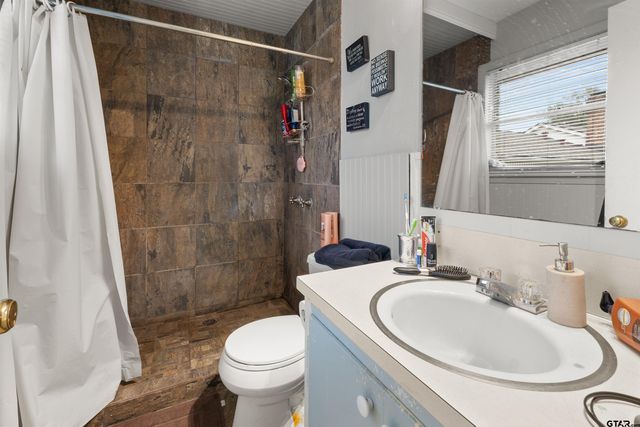 2510 Wychelm Dr, Kilgore, TX 75662