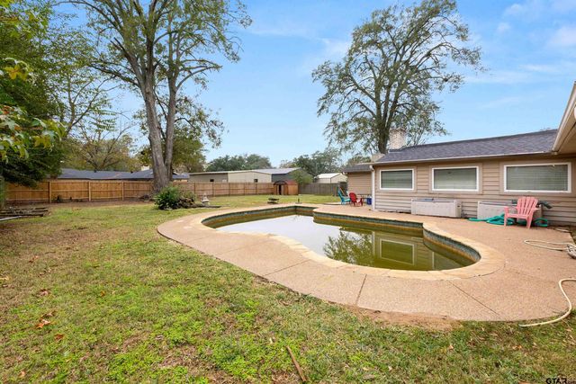 2510 Wychelm Dr, Kilgore, TX 75662