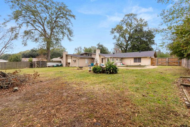 2510 Wychelm Dr, Kilgore, TX 75662