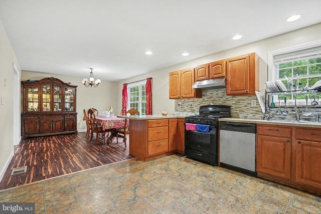 725 LINDENWOOD LN, Harrisburg, PA 17113