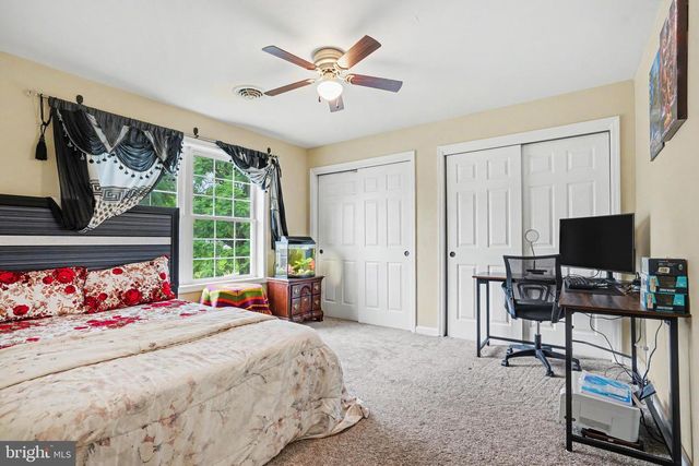 725 LINDENWOOD LN, Harrisburg, PA 17113